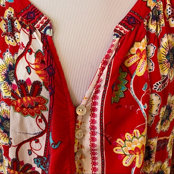 Fig & Flower Red Floral Split Neck Blouse Size XL - Picture 4 of 6